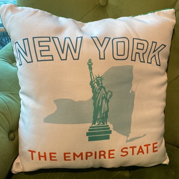 🗽Throw Pillow • New York ‘TheEmpireState’ Lady Liberty • NWT • Reversible • NWT - Picture 1 of 10